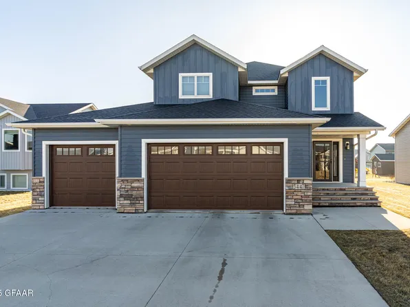 5447 Mac Dr, Grand Forks, ND 58201