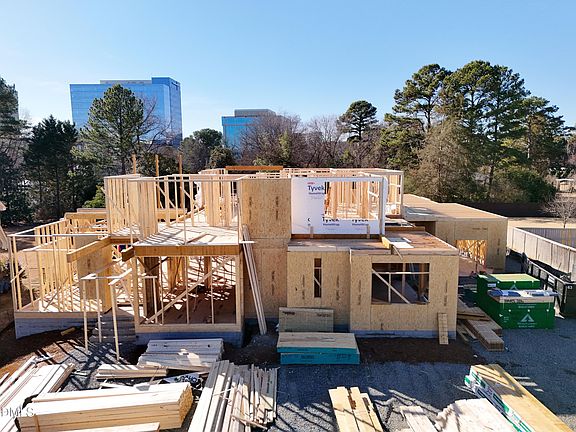 2nd image of 206 Lynwood Ln