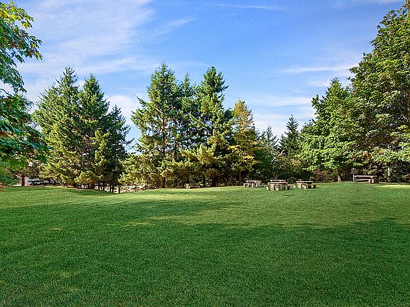 NEARBY PARK