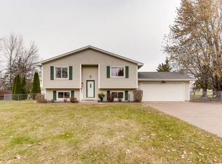 631 Schilling Cir NW, Forest Lake, MN 55025