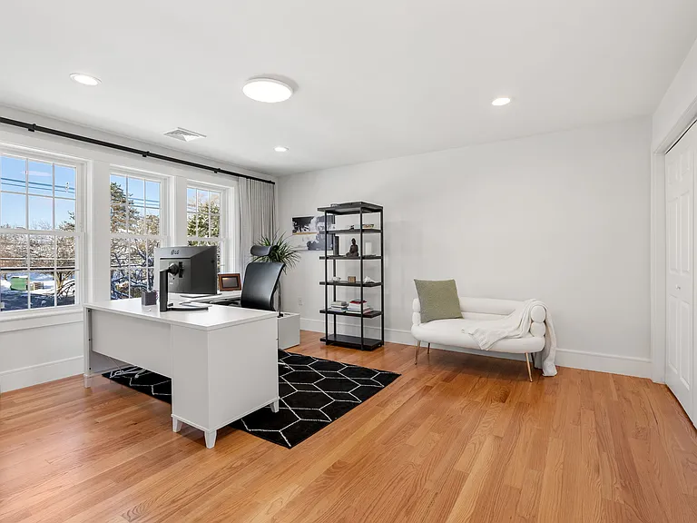 148 Lexington St — Photo 15