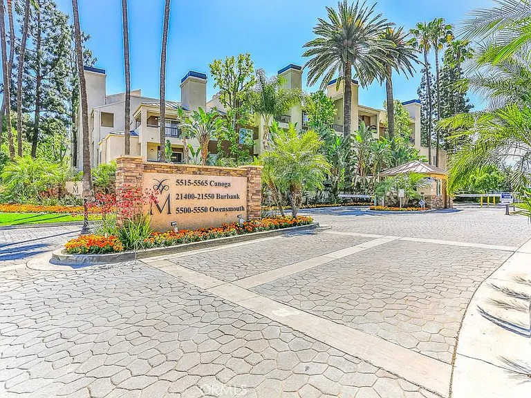 21550 Burbank Blvd #302 — Photo 27