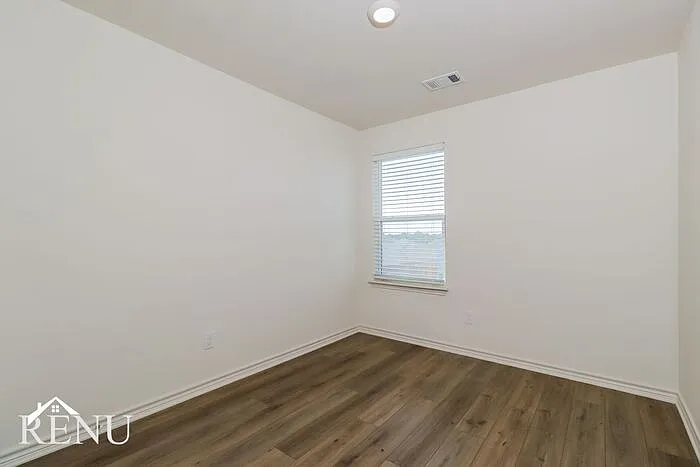 220 Crescent Park Dr — Photo 11