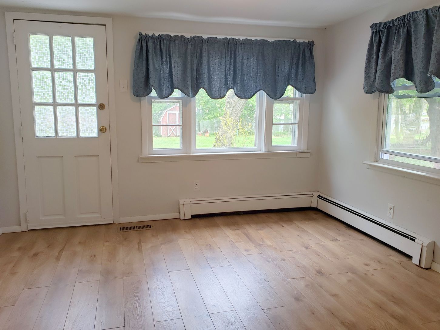  Dining Area Off Kitchen At Back Door