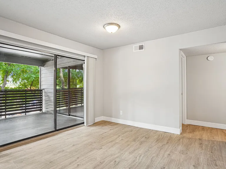 Vantage Point Apartments — Photo 8