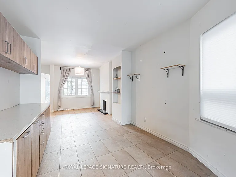 573 Coxwell Ave — Photo 8