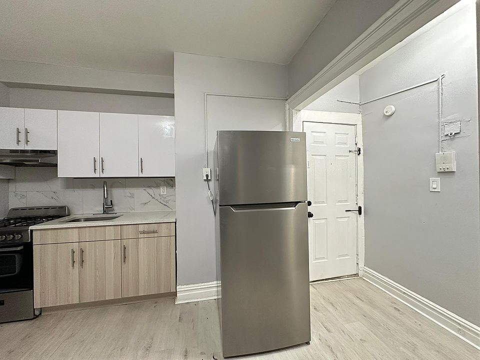 2nd image of 122 Corbin Ave #203E