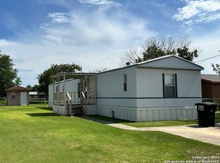 1025 Avenue I, Poteet, TX 78065
