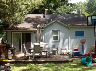 17 Pine St, Lake Peekskill, NY 10537