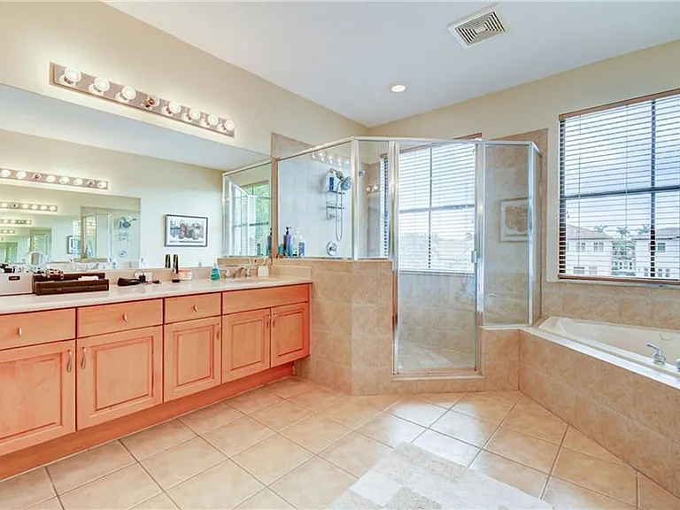 4169 Artesa Dr #4169 — Photo 8