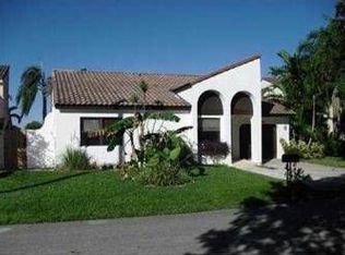 2840 W Aviary Dr, Cooper City, FL 33026