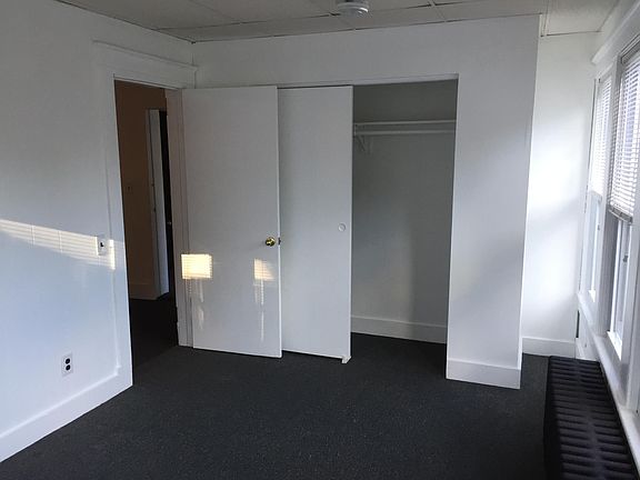 4th image of 206 W Broadway