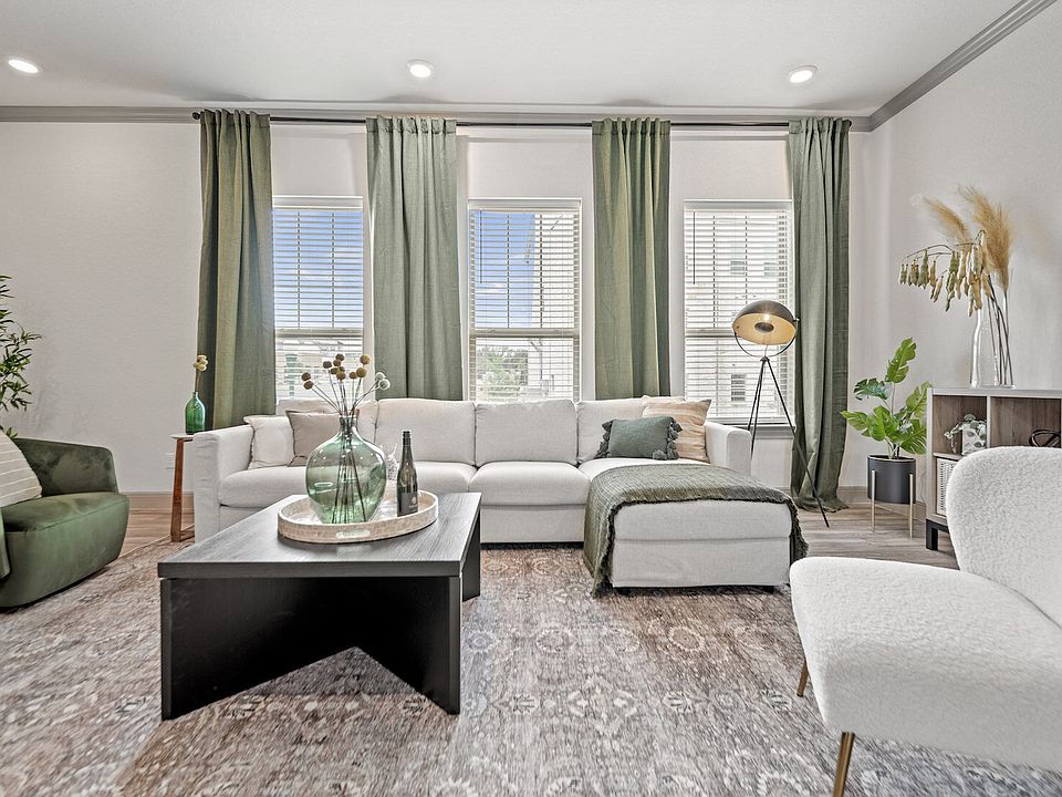 3BD, 3.5BA - 2926SF - Living Room