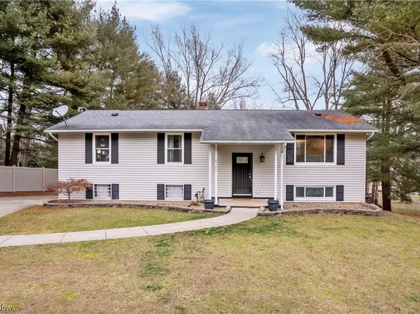 10705 Scatell St NW, Canal Fulton, OH 44614