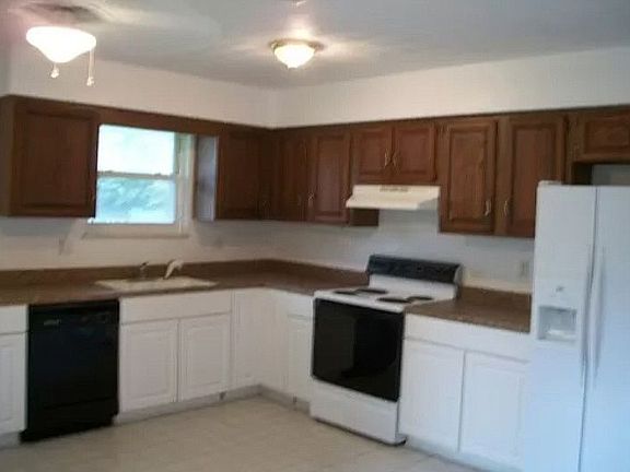 4th image of 882 S Linden Ave