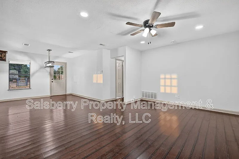 4 bed, 3.0 bath, 1896 sqft, $3,000 — Photo 3