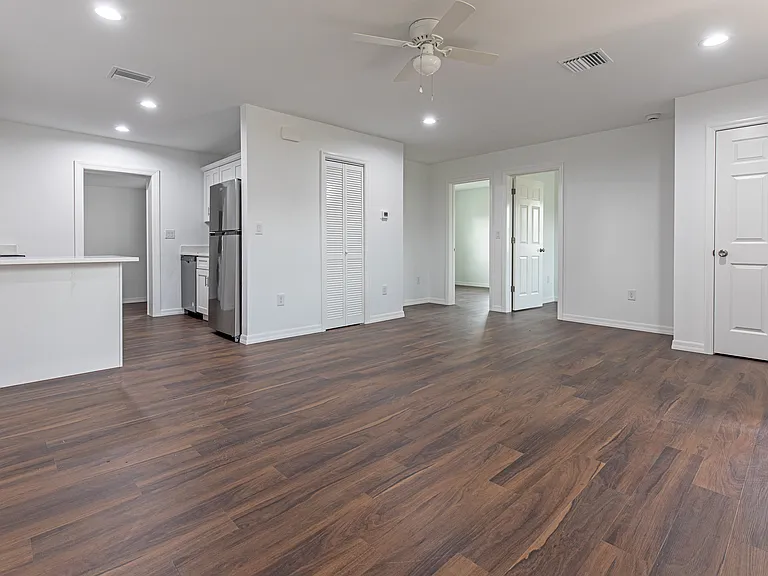 6015 Deming Ave #6015 — Photo 3