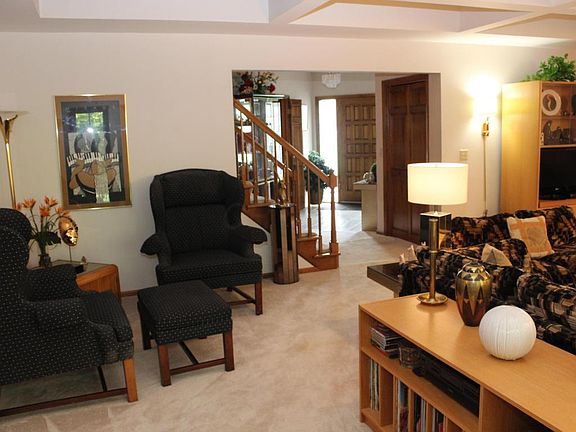 5th image of 8231 Windsong Ct