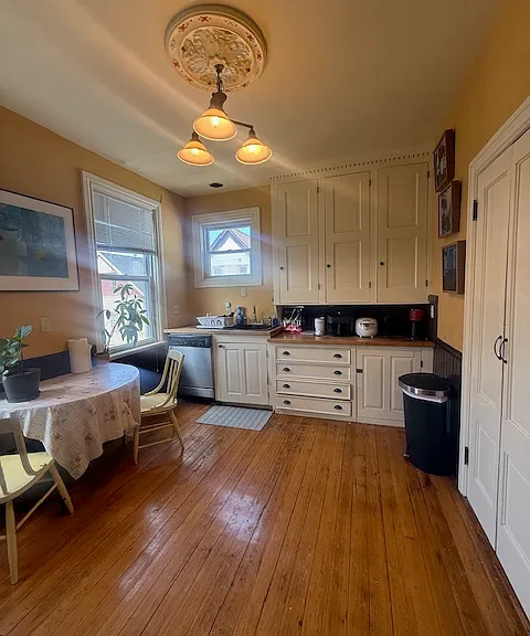 82 Camp St #2 — Photo 4