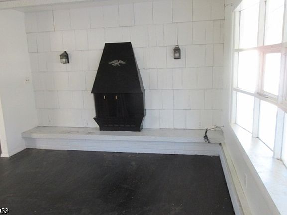 4th image of 193 Newark Pompton Tpke