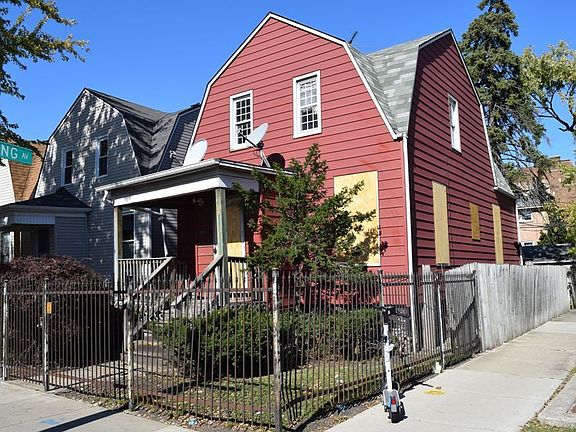 2nd image of 3934 W Montrose Ave