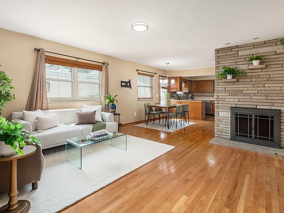 2nd image of 135 Marilla Rd