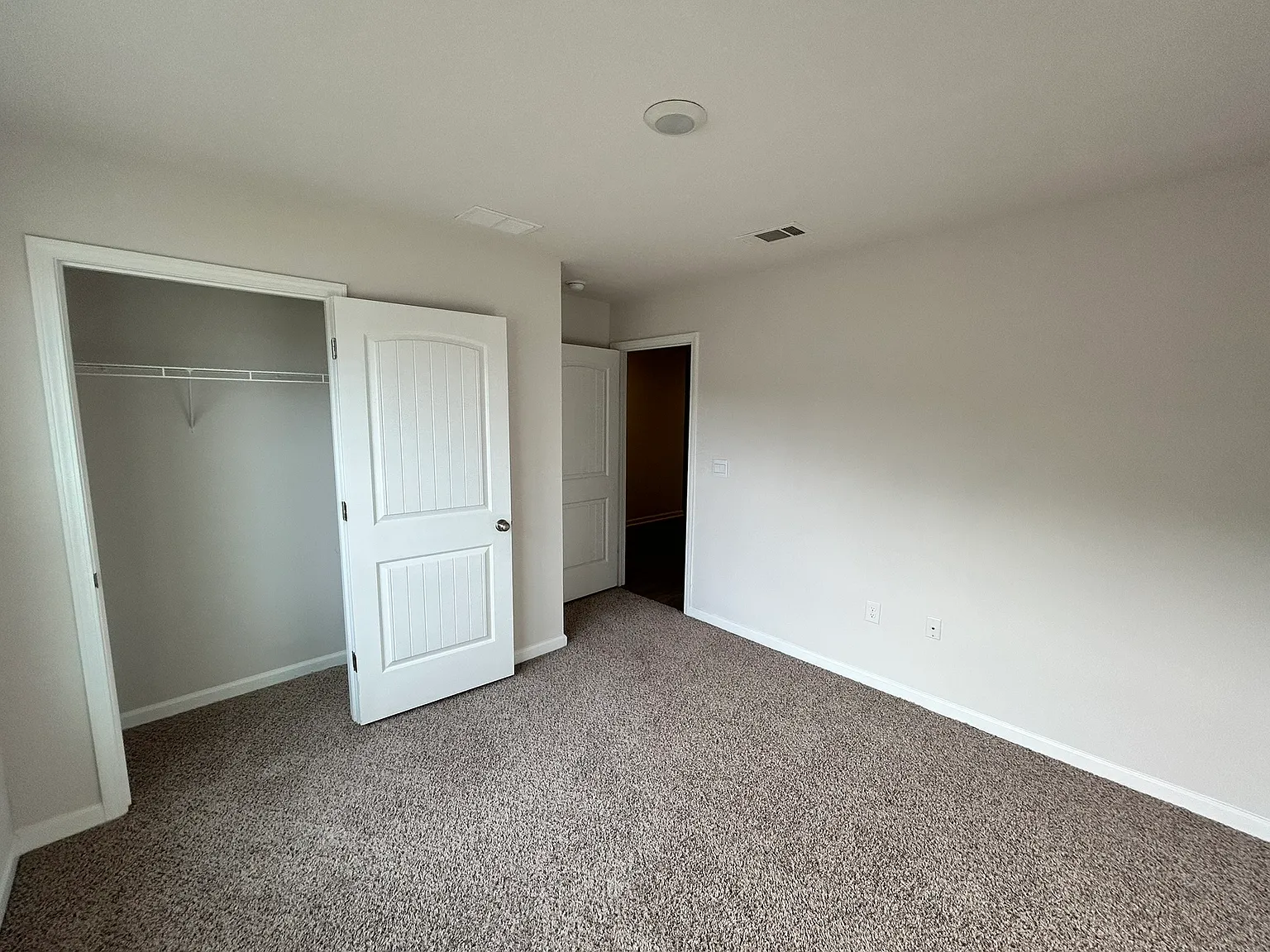4 bed, 1830 sqft, $2,000 — Photo 3