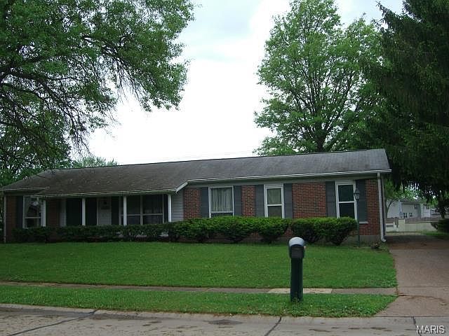 2nd image of 2922 New Castle Dr