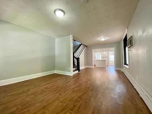 Open floorplan living room and dining area