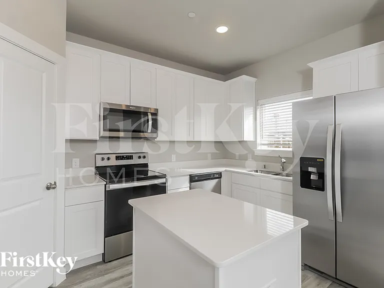 340 Niki Dr — Photo 5