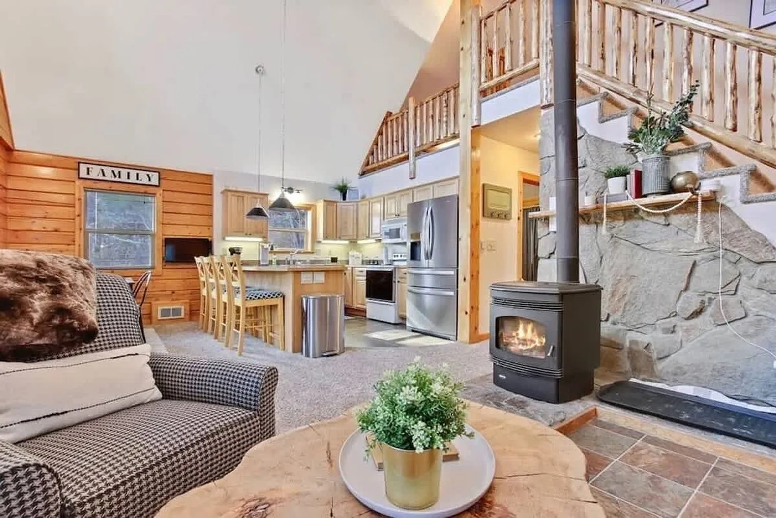 2 bed, 1.0 bath, $5,939 — Photo 4