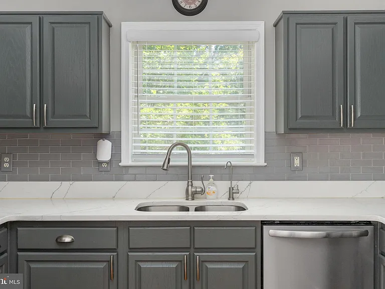 8009 Burrell Rd — Photo 11