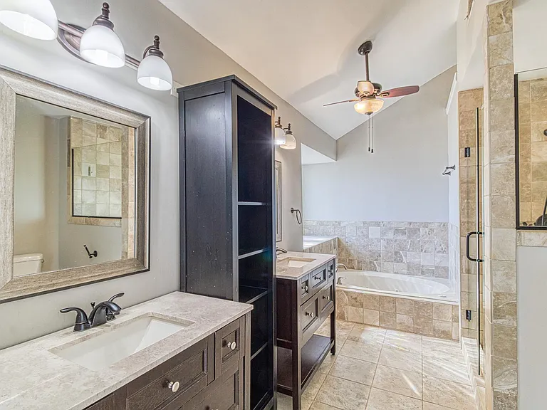 310 W Taylors Xing — Photo 26