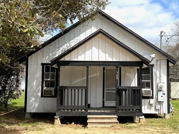 708 N Wharton St, El Campo, TX 77437
