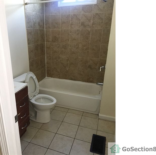 2nd image of 153 S Main St APT 2