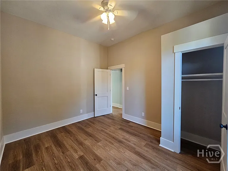 521 W 38th St — Photo 23