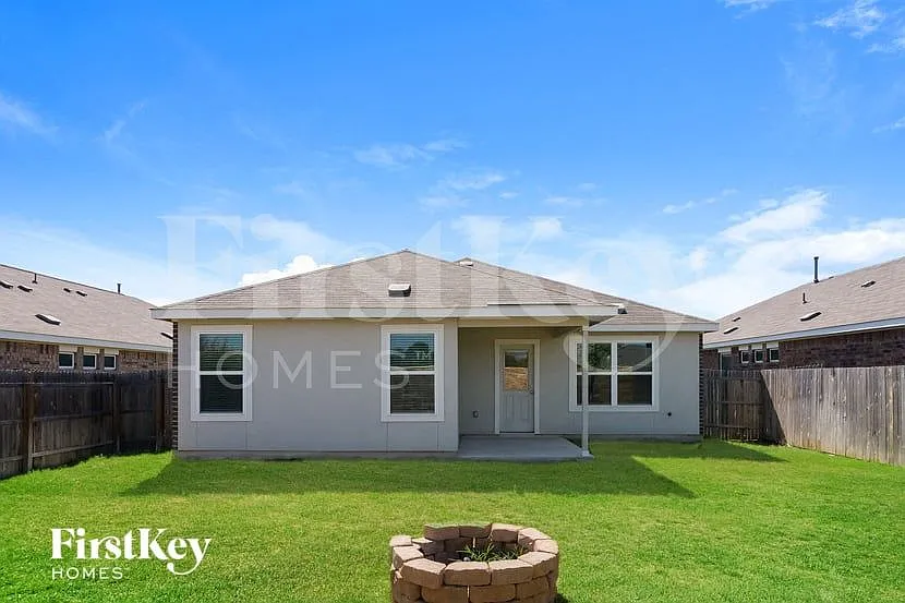 3 bed, 2.0 bath, 1641 sqft, $1,910 — Photo 2
