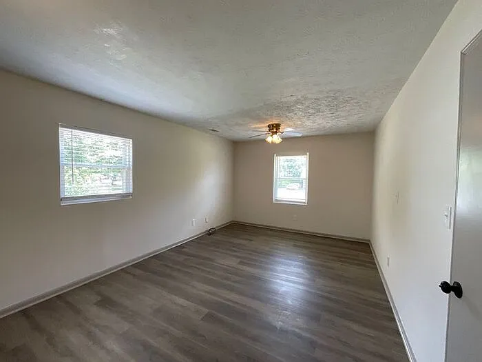 8919 Yarmouth Dr — Photo 10