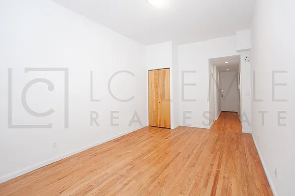 Rented by LC Lemle Real Estate Group | media 19