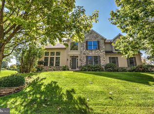 2158 Meadow Ridge Dr, Lancaster, PA 17601