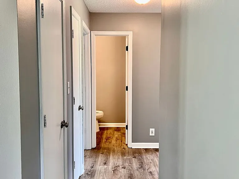 414 Woodale Dr — Photo 11