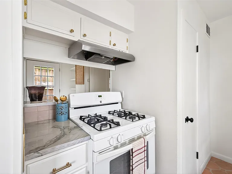 1700 Houston St #102 — Photo 6