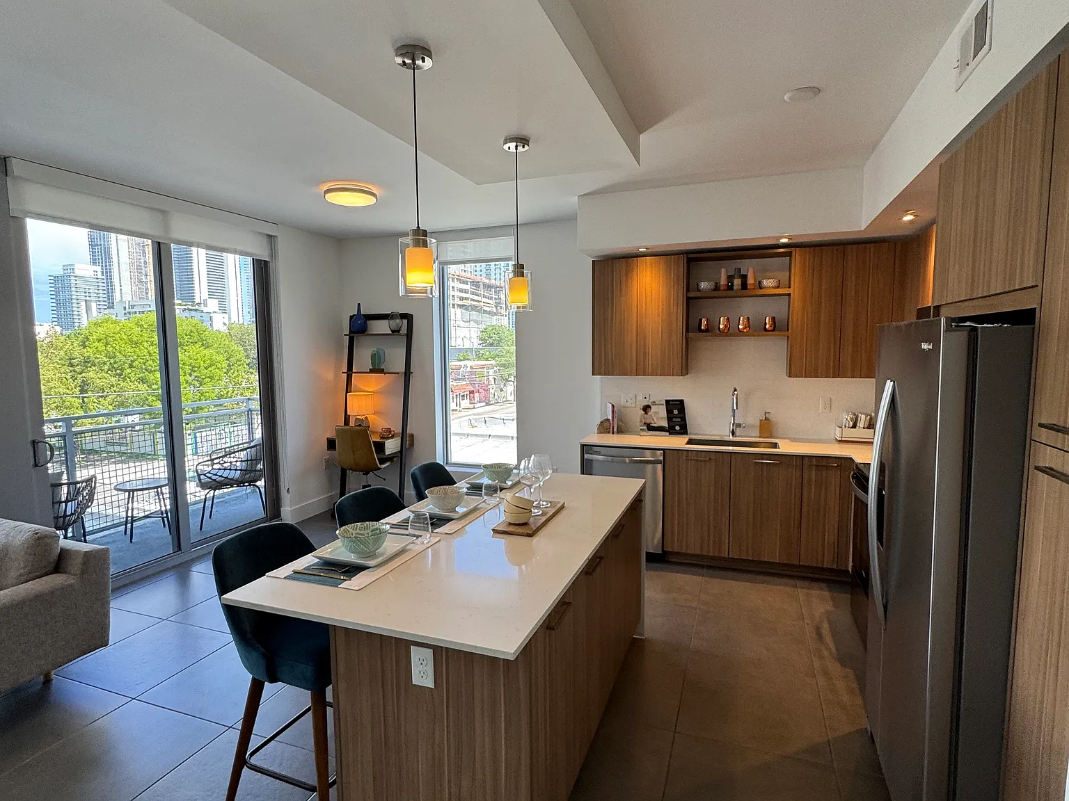 2 bed, 1100 sqft, $3,650 — Photo 3