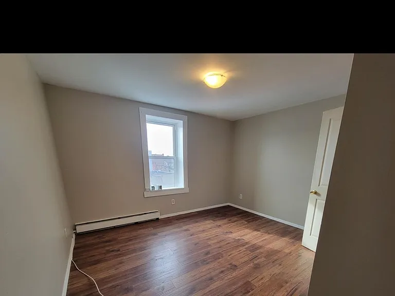 644 2nd Ave #4 — Photo 11