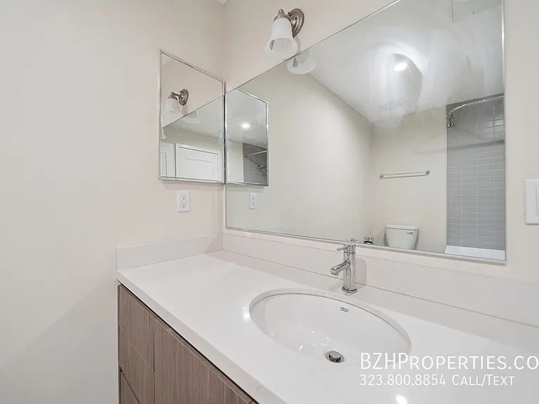 1223 N Hayworth Ave — Photo 19