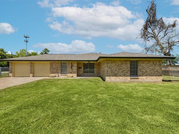 11703 Palmsprings Dr, Houston, TX 77034