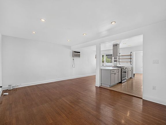 4th image of 69 Bank St Floor 1