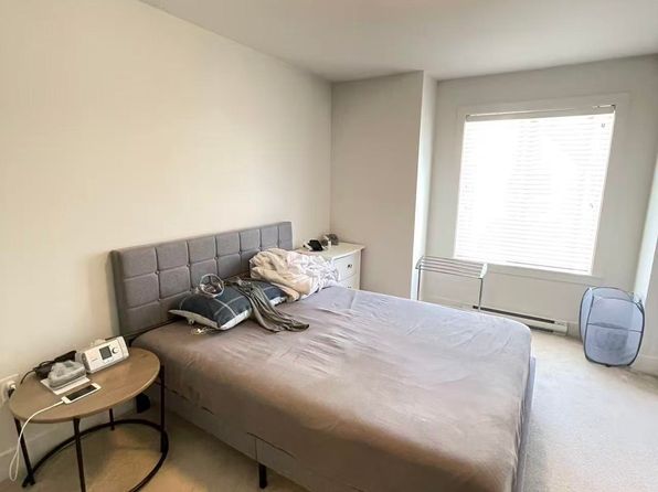 2 bedroom rental in Surrey — photo 8