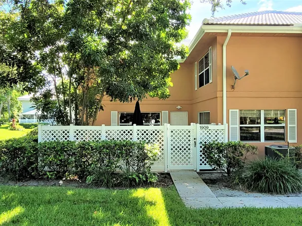 1909 Hartford Ct, West Palm Beach, FL 33409