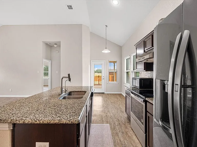710 Woodcrest Dr — Photo 9